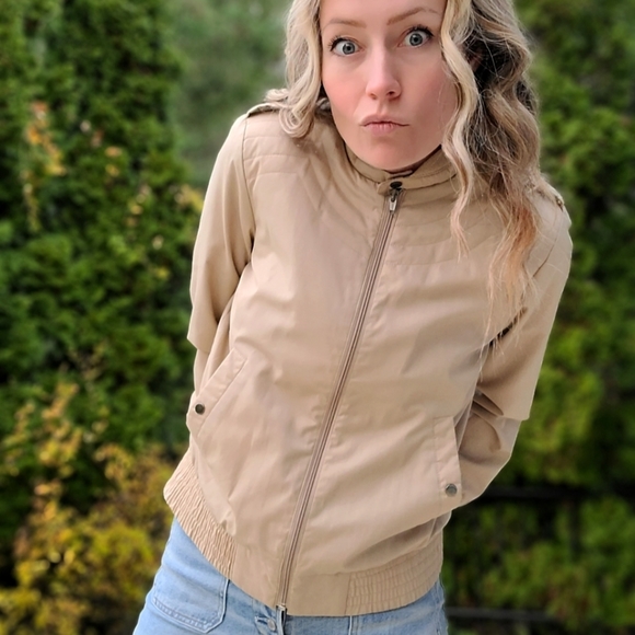 Vintage 80s Mod Tan Jacket w/ Shoulder Straps Cool Stitching Mock Neck Bomber S - Picture 8 of 14